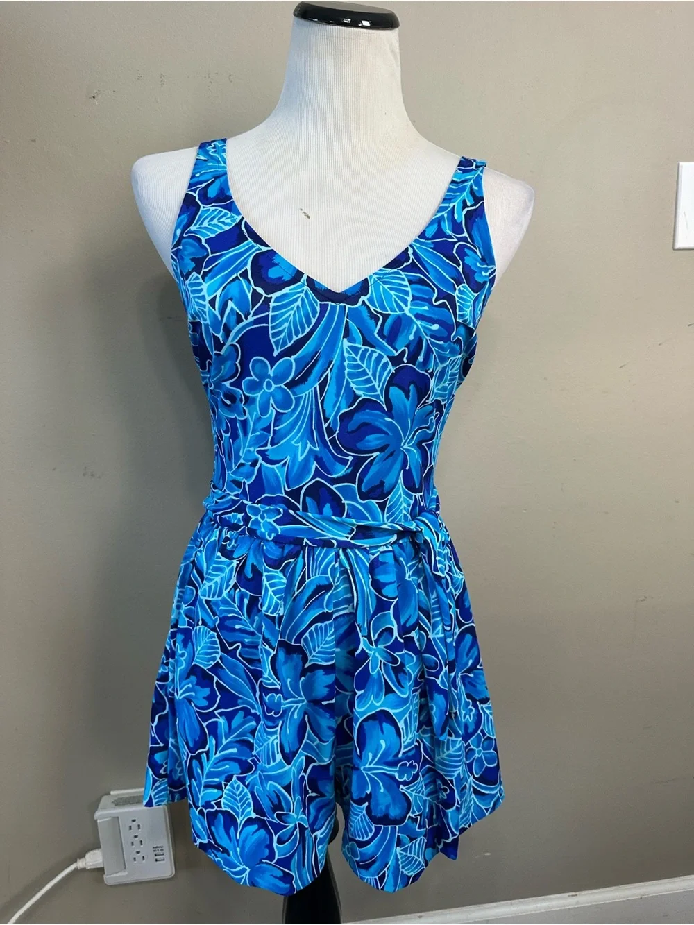 Maxine of Hollywood women’s size 14‎ Blue Floral Tie-Waist Romper